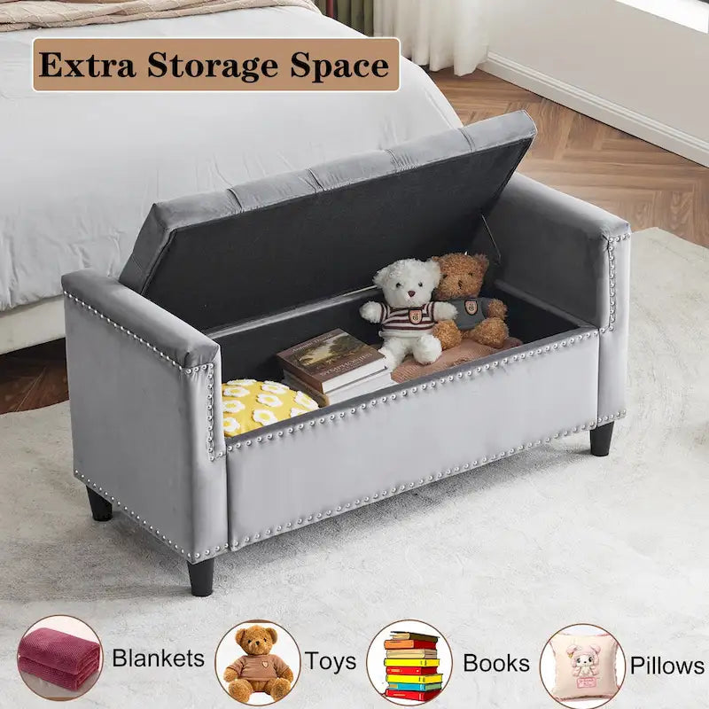 Banc de rangement capitonné en velours avec accoudoirs et garniture cloutée — Crème / Noir / Gris, 3 places