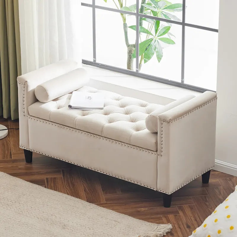 Banc de rangement capitonné en velours avec accoudoirs et garniture cloutée — Crème / Noir / Gris, 3 places