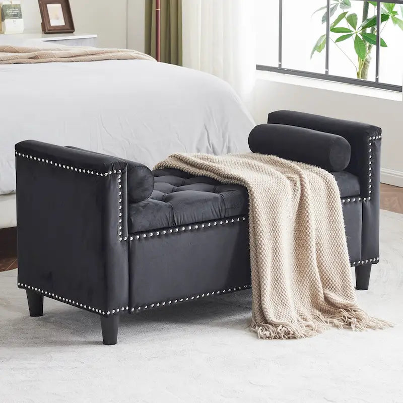 Banc de rangement capitonné en velours avec accoudoirs et garniture cloutée — Crème / Noir / Gris, 3 places