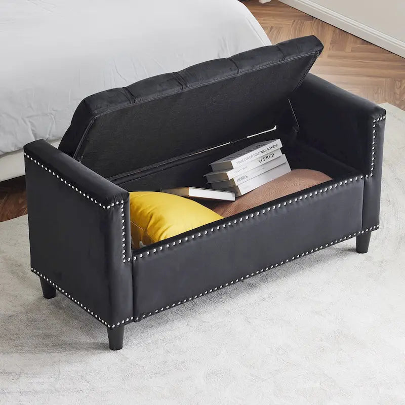 Banc de rangement capitonné en velours avec accoudoirs et garniture cloutée — Crème / Noir / Gris, 3 places