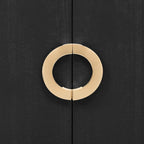Meuble de rangement en placage de sapin noir / naturel / bleu marine avec portes arrondies — Style américain, montage par 1 personne